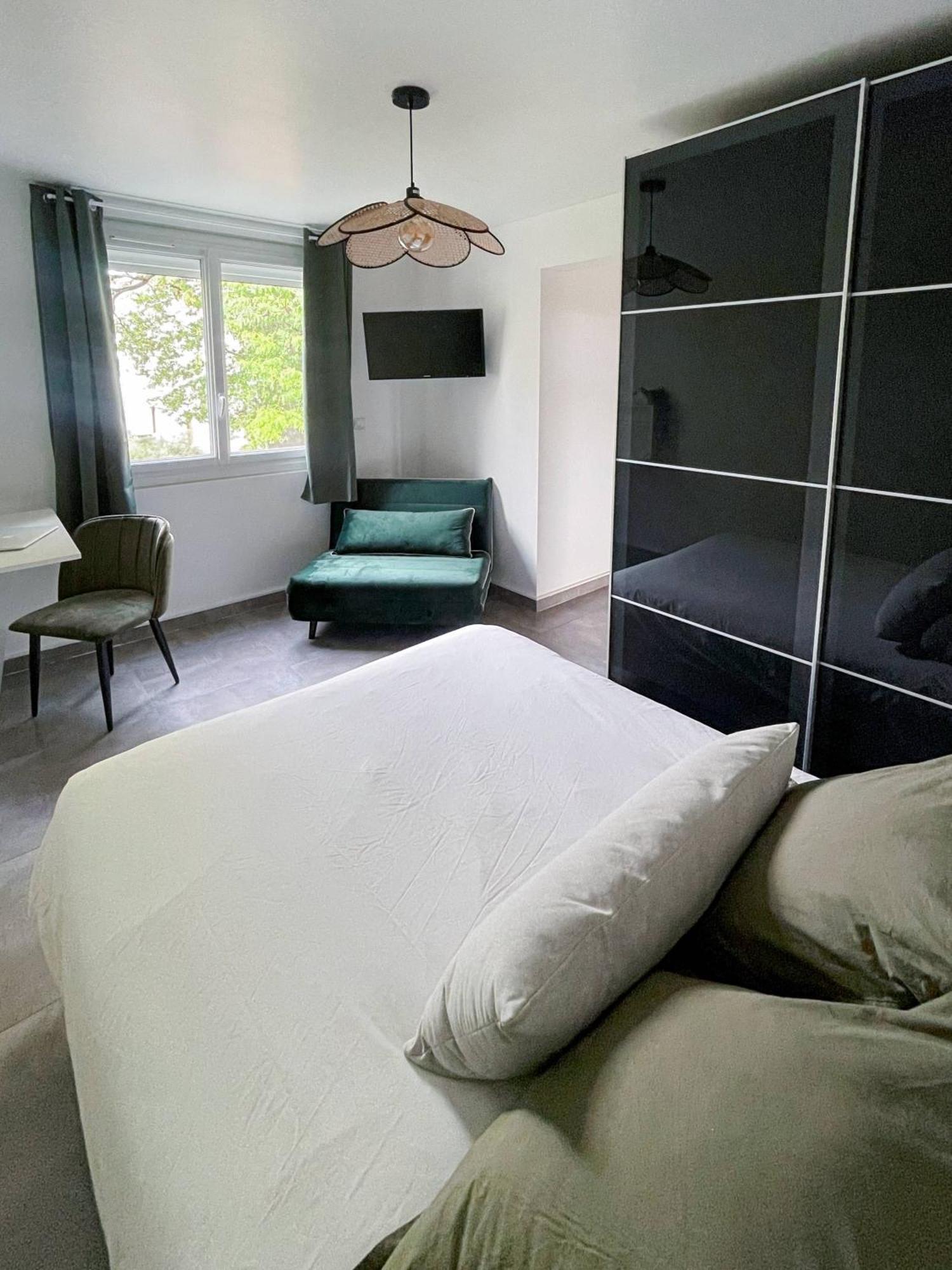 Auteuil • 4 Chambres • Wifi • Metro A 400M Rennes Bagian luar foto