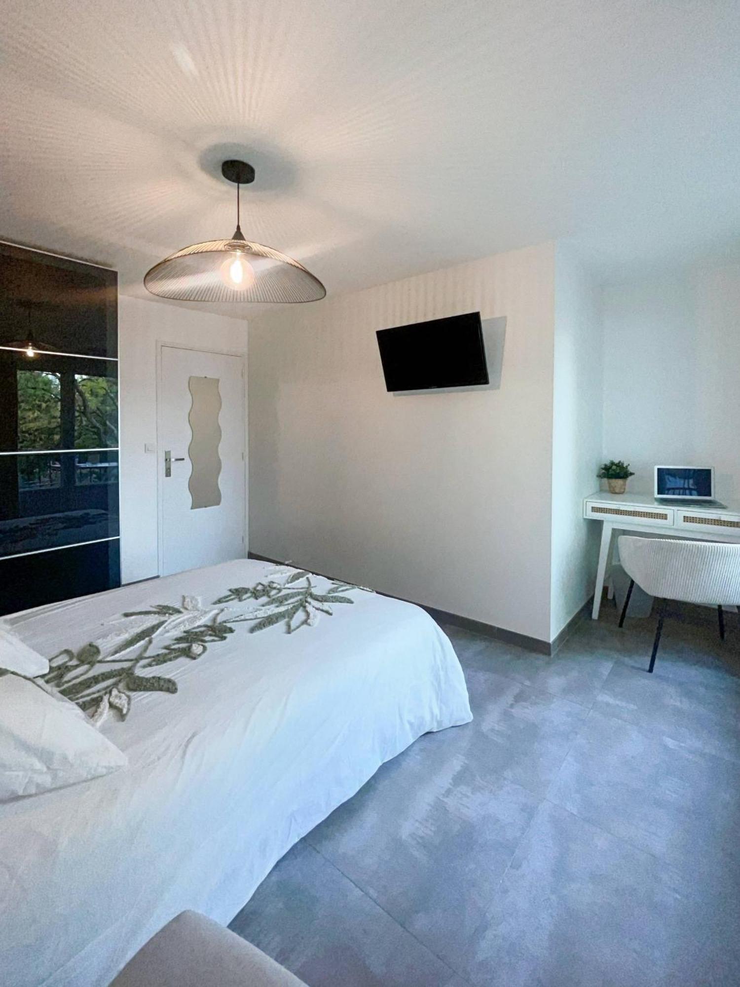 Auteuil • 4 Chambres • Wifi • Metro A 400M Rennes Bagian luar foto